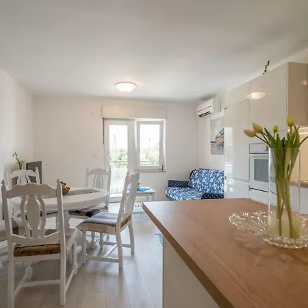 Apartment Apartman Din Don