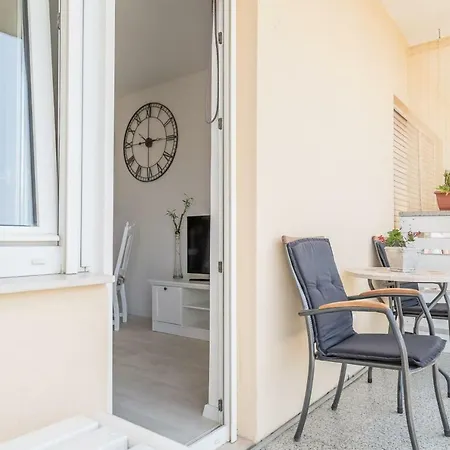 Apartman Din Don Apartment *